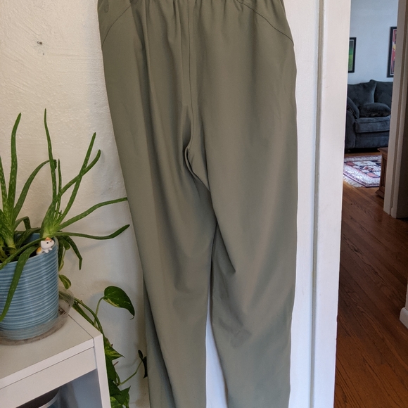Lululemon Keep Moving 7/8 Drawstring Pants in Rosemary - Picture 6 of 8